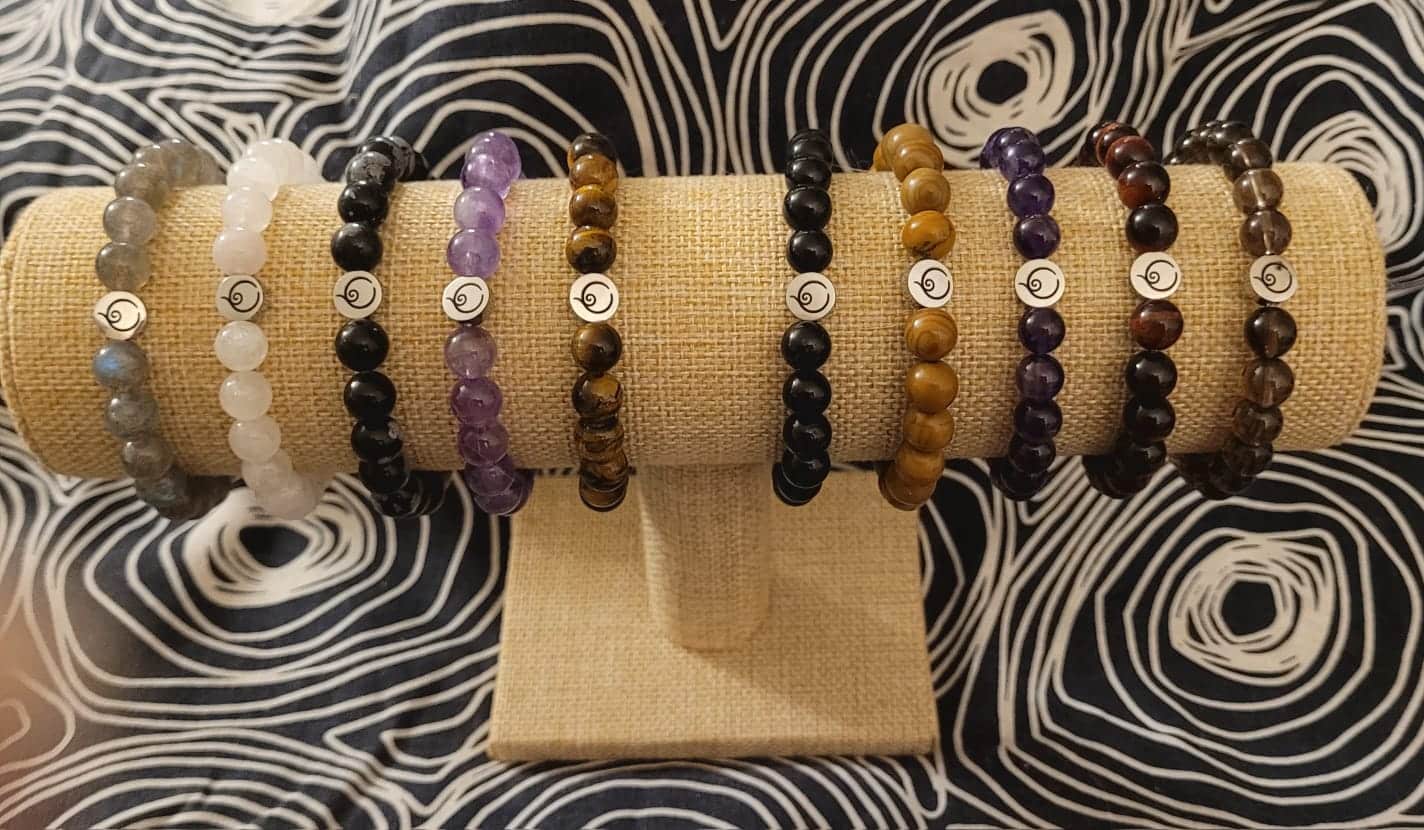 Bracelet Symbole Éveillé : un signe discret pour ceux qui pensent autrement